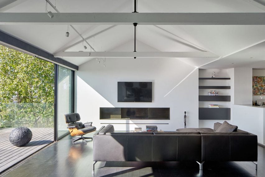 A House with a View by Axelrod Architects