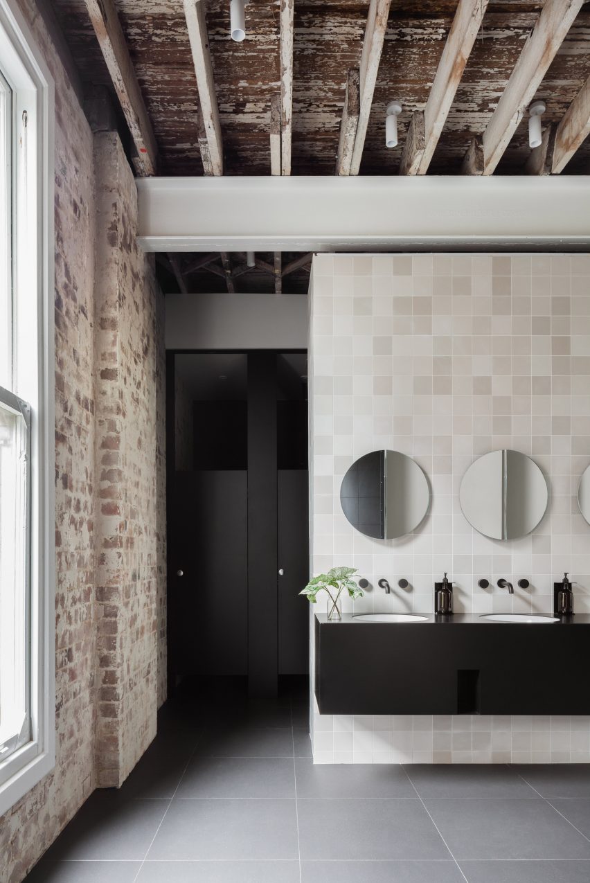 Humming Puppy Yoga Studio by Karen Abernethy Architects