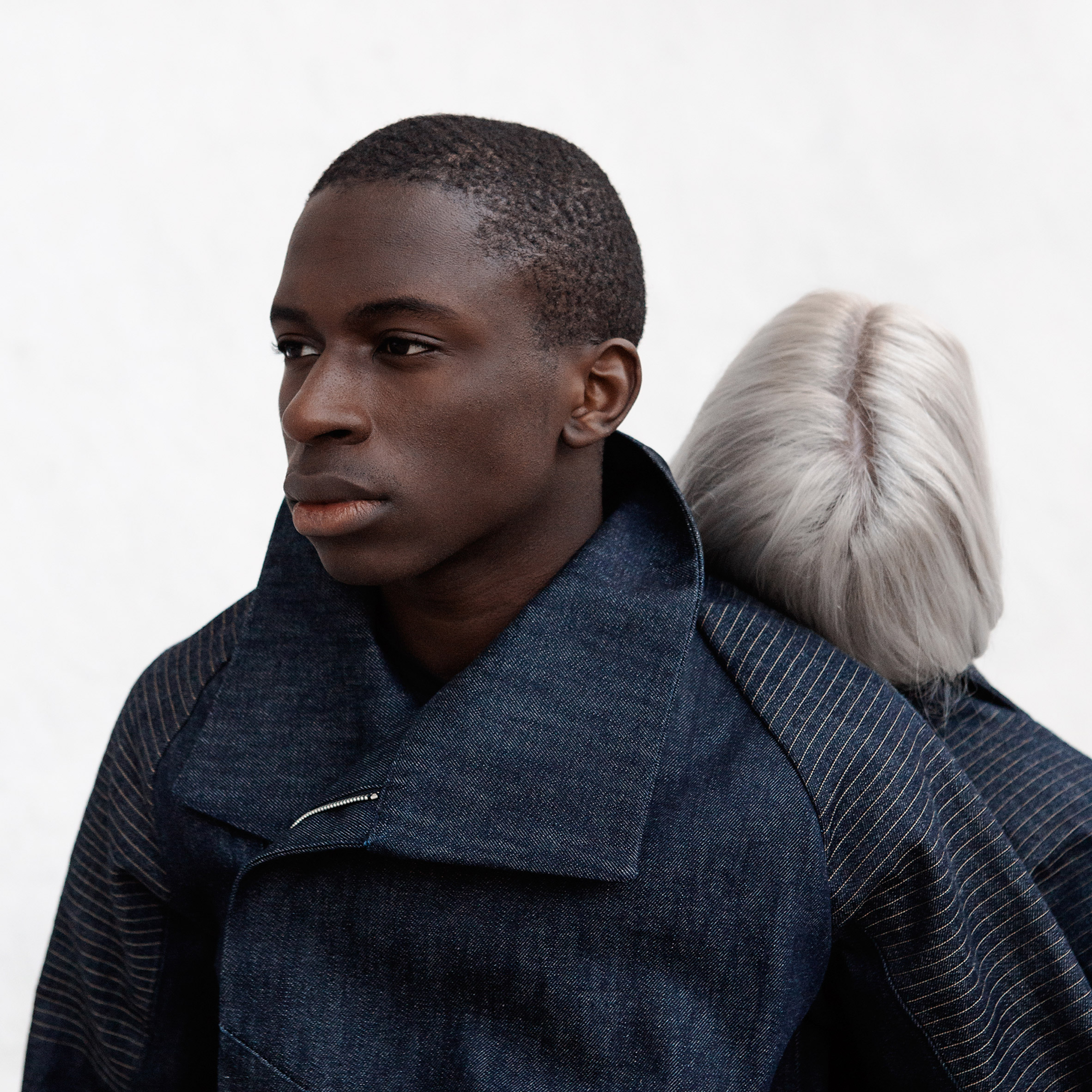 新品 PAMEO POSE 2WAY DENIM JACKET フリンジ Pauline van Dongen's touch-sensitive denim jacket gives intimate