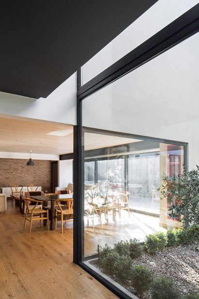 Las Quilas House by Gonzalo Claro