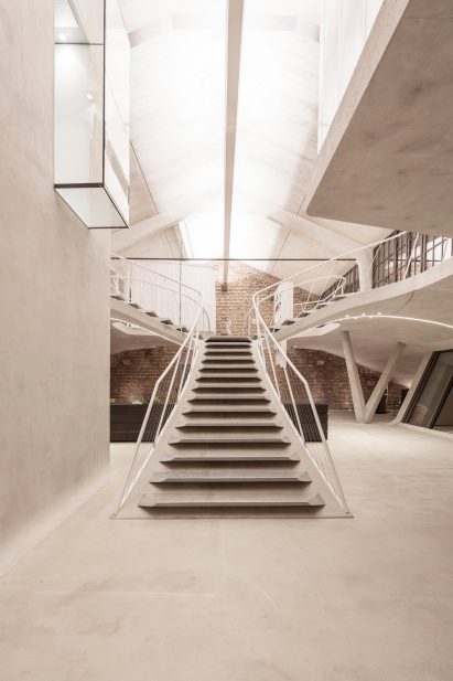 Loft Panzerhalle by Smartvoll