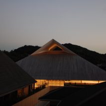 Hiroshi Sambuichi creates sculptural roofs over Naoshima community centre
