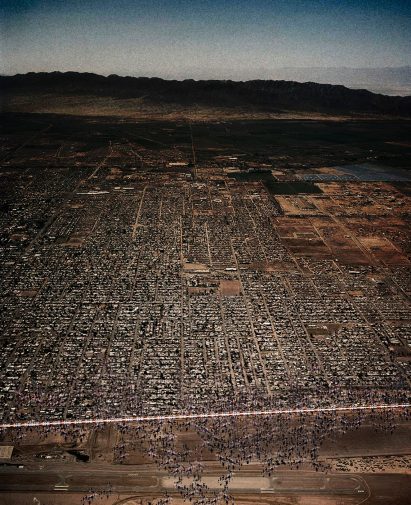 No-To-Scale imagines Donald Trump's US-Mexico wall as a 1,954-mile-long dinner table