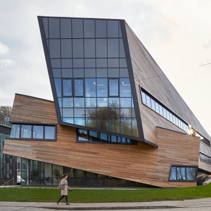 Daniel Libeskind completes larch-clad cosmology centre for Durham University