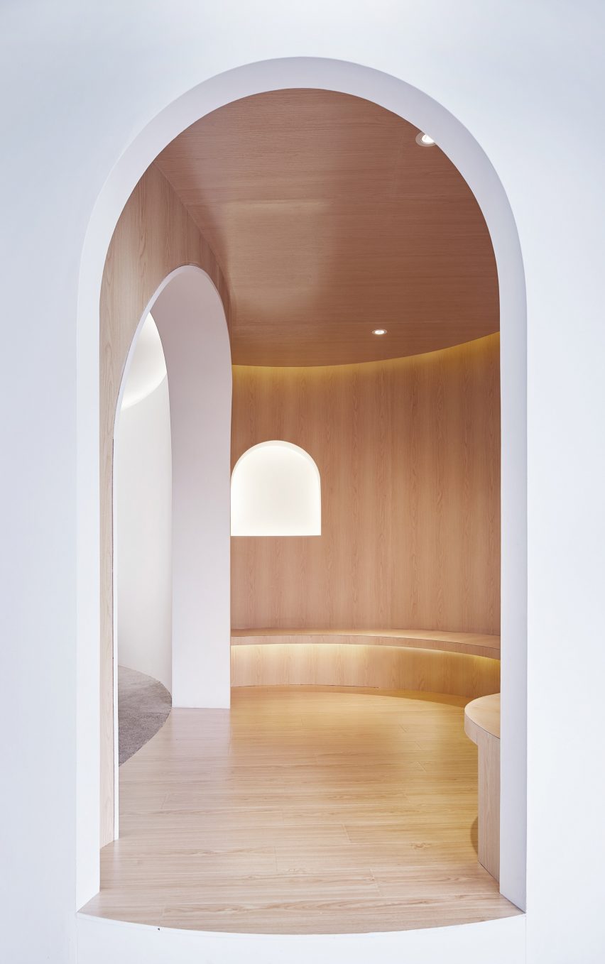 Sissi's Wonderland by Muxin studio