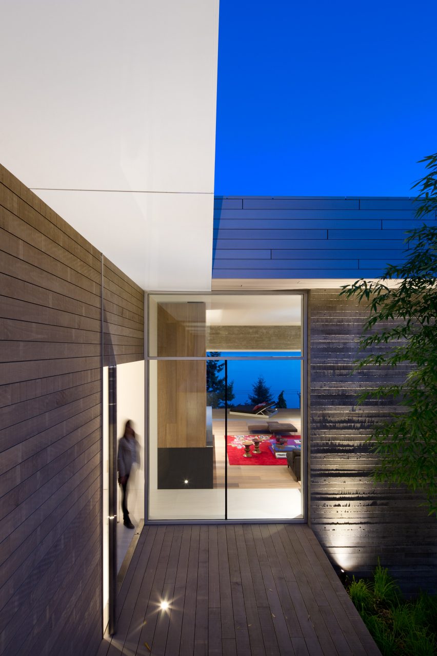 Sunset House by McLeod Bovell Modern Houses