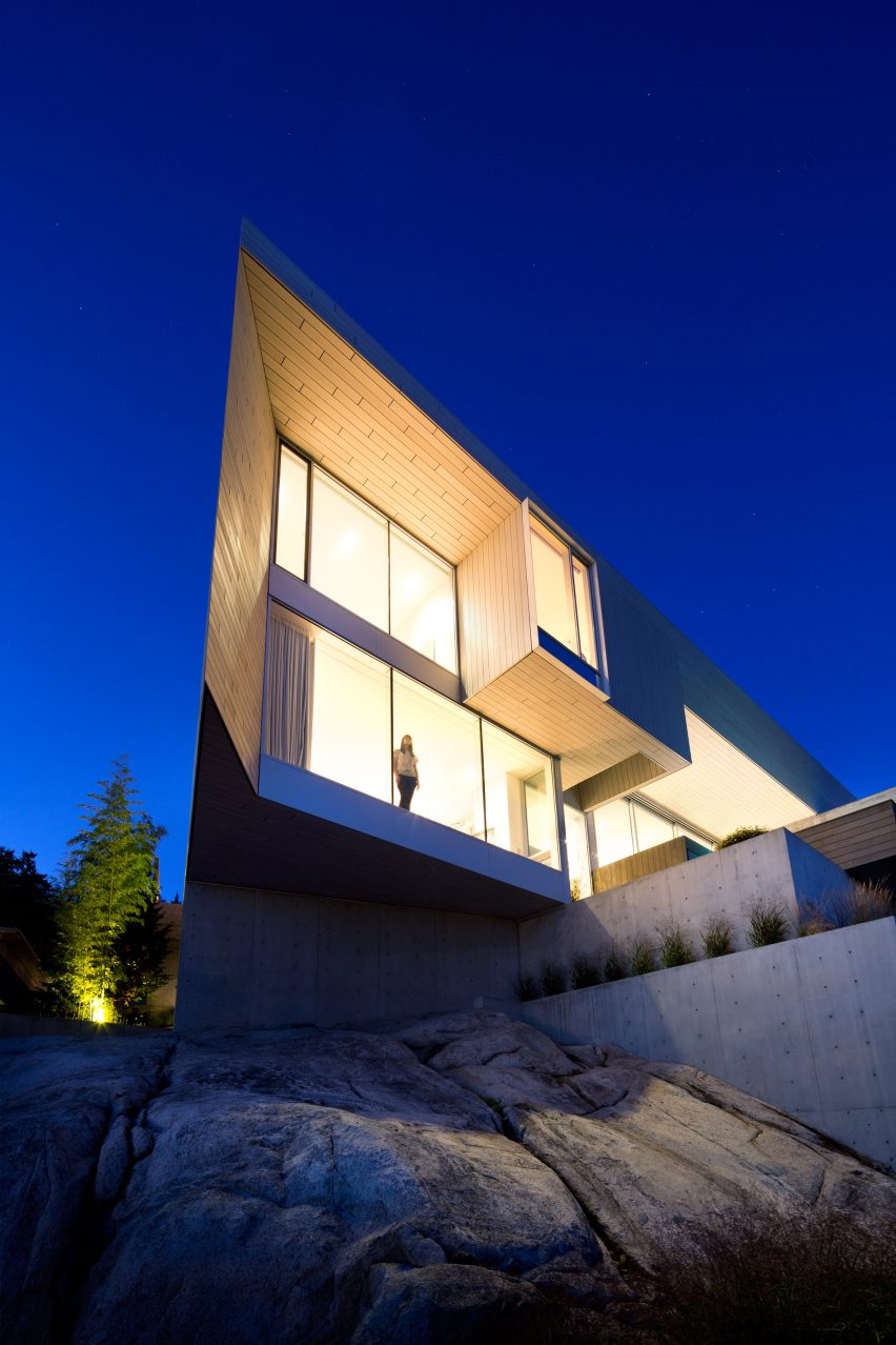 Sunset House by McLeod Bovell Modern Houses