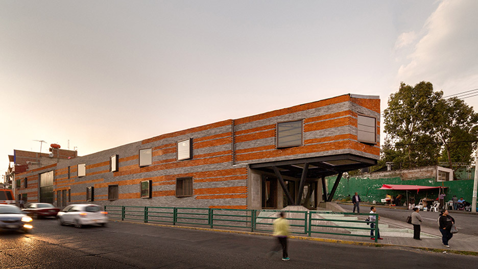 Triangulo Corona by Arqmov Workshop