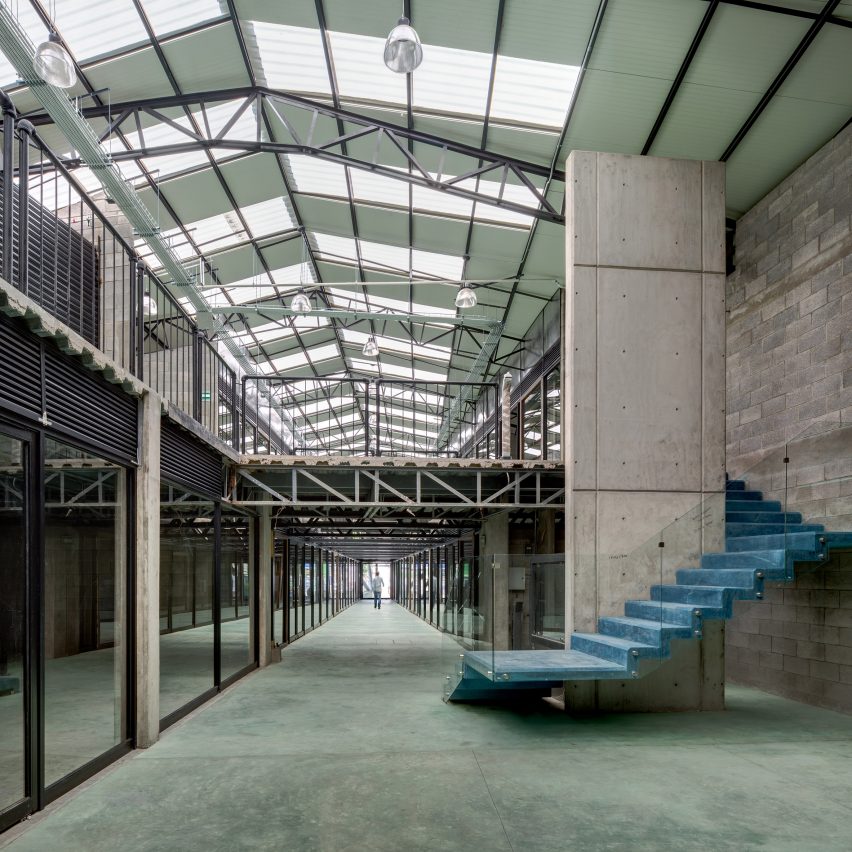 Triangulo Corona by Arqmov Workshop
