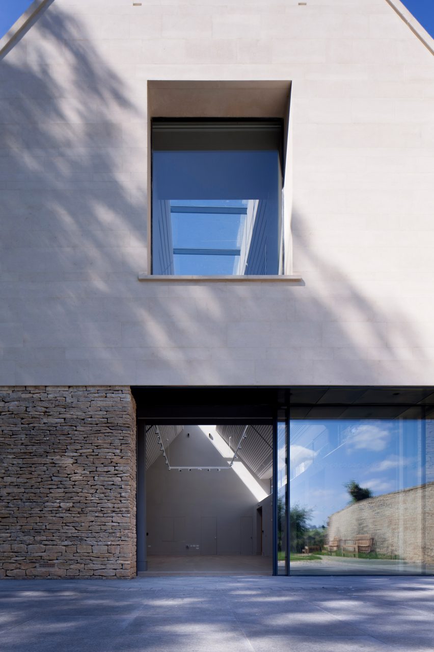 Warwick Hall by Acanthus Clews Architects