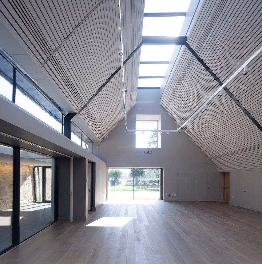 Warwick Hall by Acanthus Clews Architects
