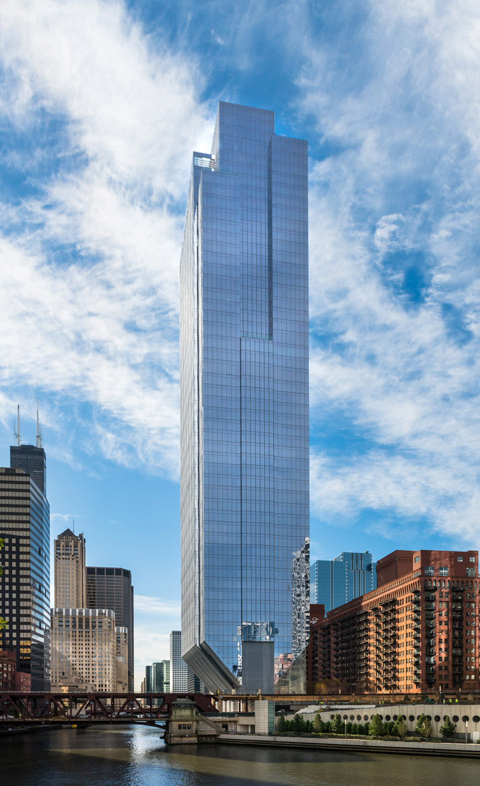 150 North Riverside Office Tower by Goettsch Partners