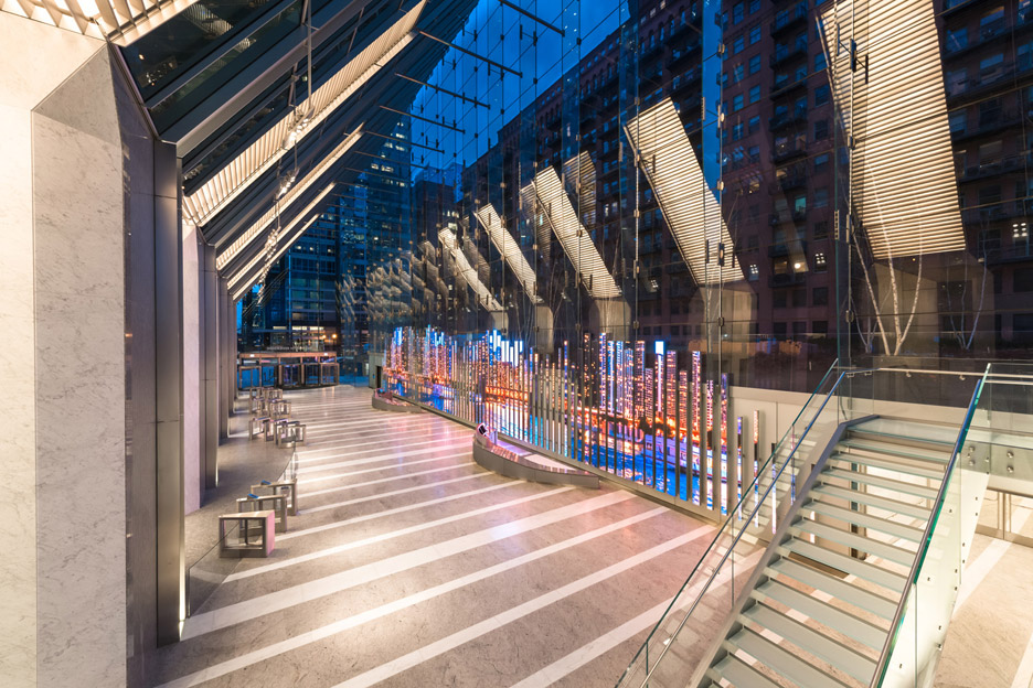 150 North Riverside Office Tower by Goettsch Partners