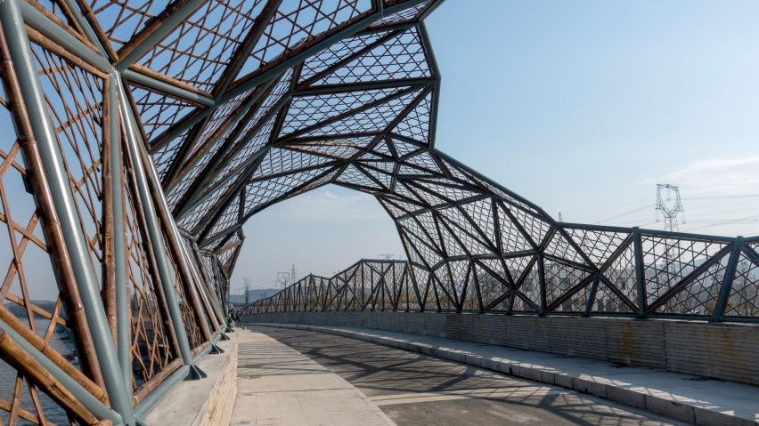 Latticed bamboo bridge by Mimesis Architecture Studio references Jiangsu’s craft traditions