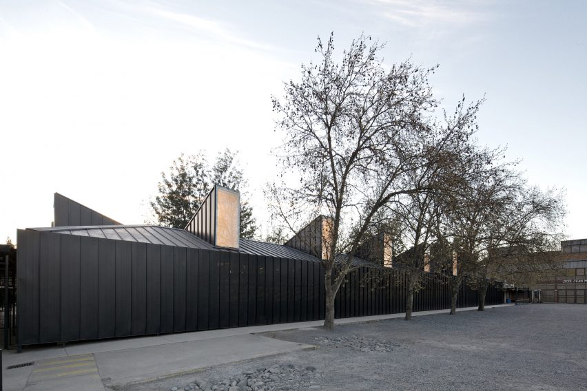Jean Mermoz School and Pavilion by Guillermo Hevia García and Nicolás Urzúa Soler
