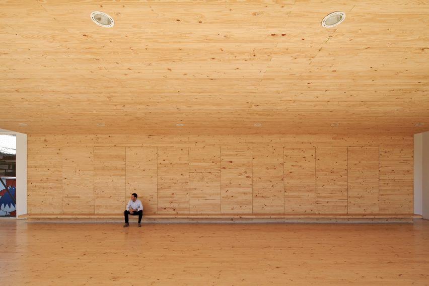 Jean Mermoz School and Pavilion by Guillermo Hevia García and Nicolás Urzúa Soler