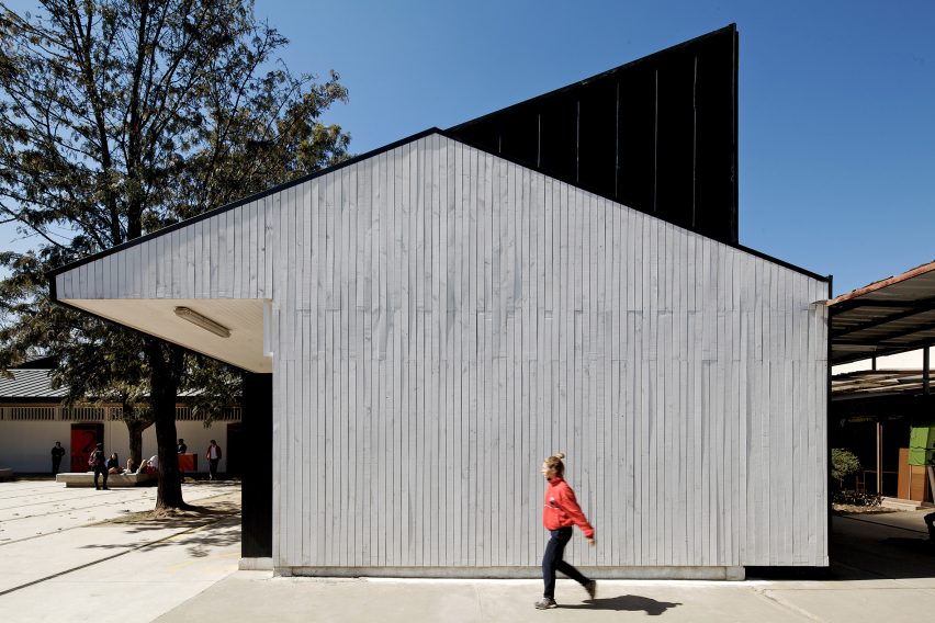 Jean Mermoz School and Pavilion by Guillermo Hevia García and Nicolás Urzúa Soler