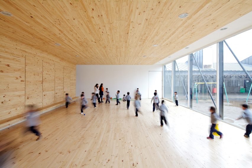 Jean Mermoz School and Pavilion by Guillermo Hevia García and Nicolás Urzúa Soler