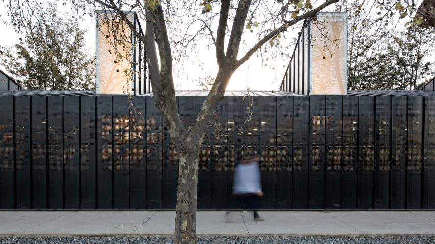 Hevia García and Urzúa give Chilean school a new look with light chimneys and metal cladding