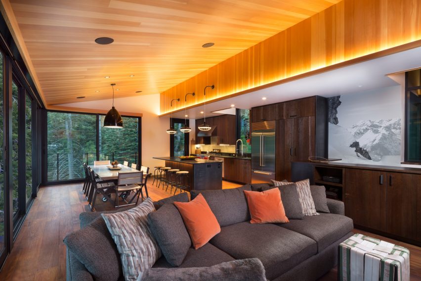 Alpine Meadows Cabin by Studio Bergtraun