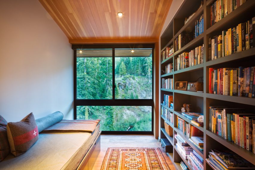 Alpine Meadows Cabin by Studio Bergtraun