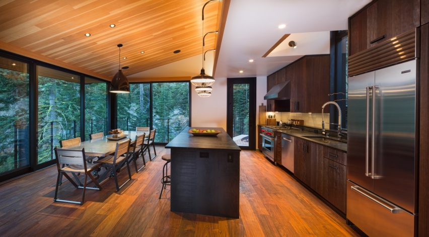 Alpine Meadows Cabin by Studio Bergtraun