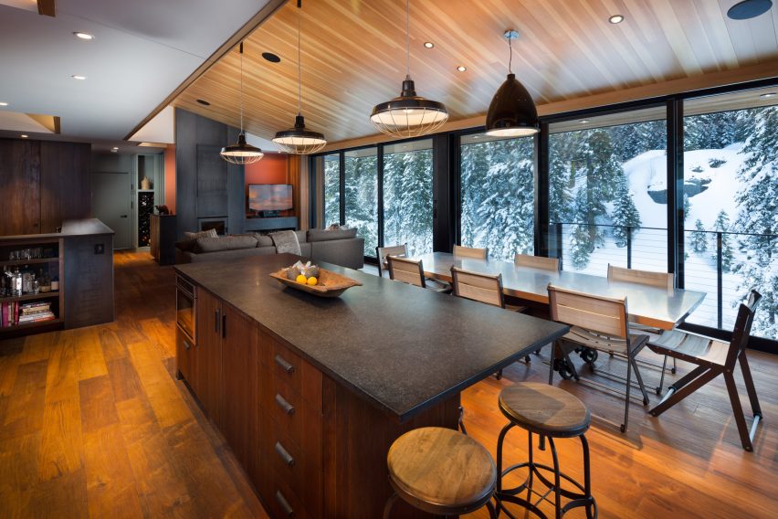 Alpine Meadows Cabin by Studio Bergtraun