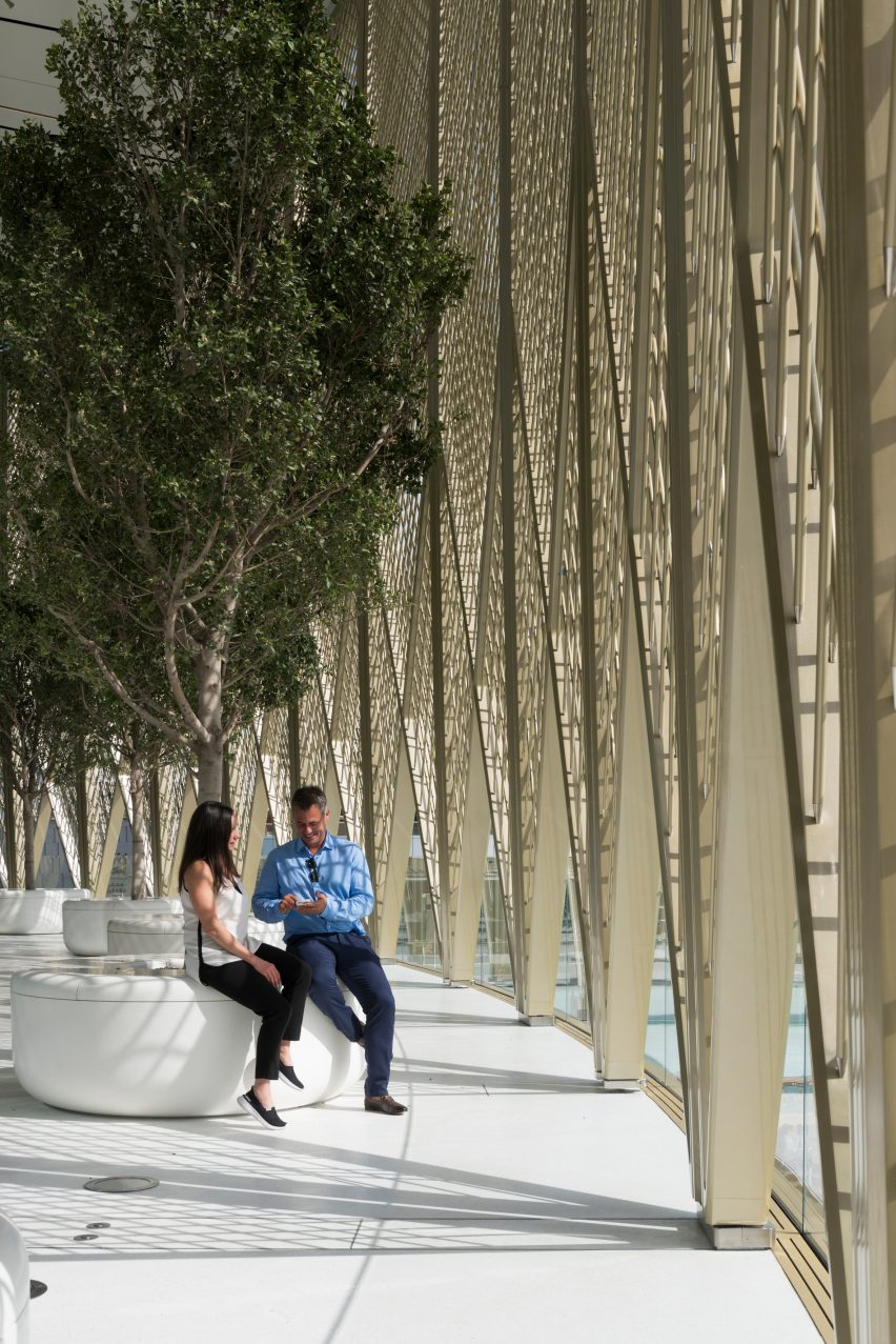 Apple Dubai Mall by Foster + Partners
