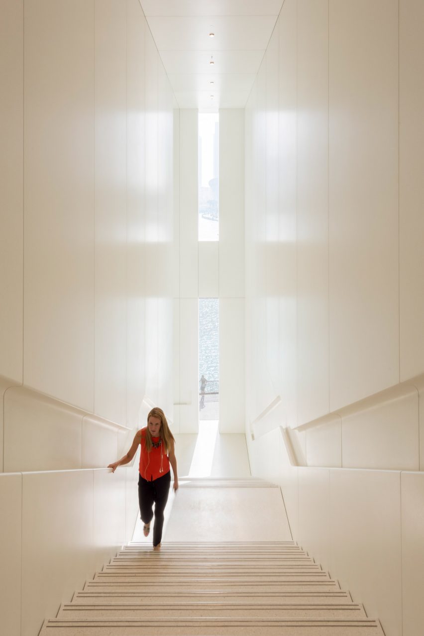 Apple Dubai Mall by Foster + Partners