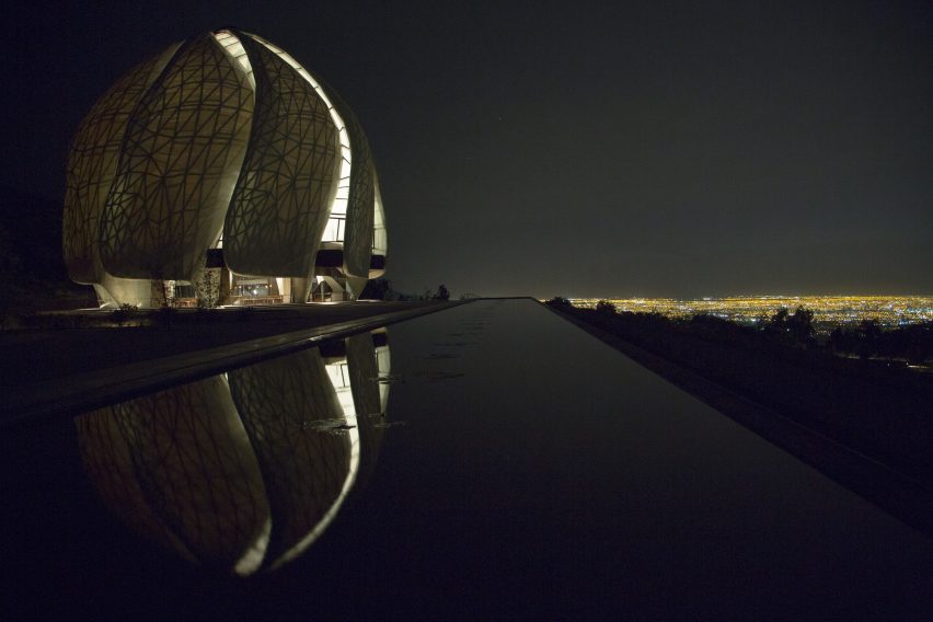 Bahá’í temple by Hariri Pontarini