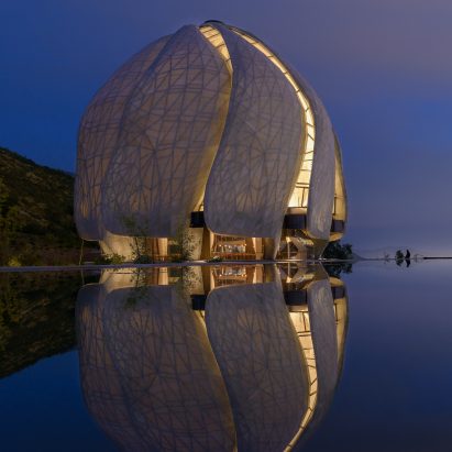 Bahá’í temple by Hariri Pontarini