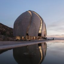 Bahá’í temple by Hariri Pontarini