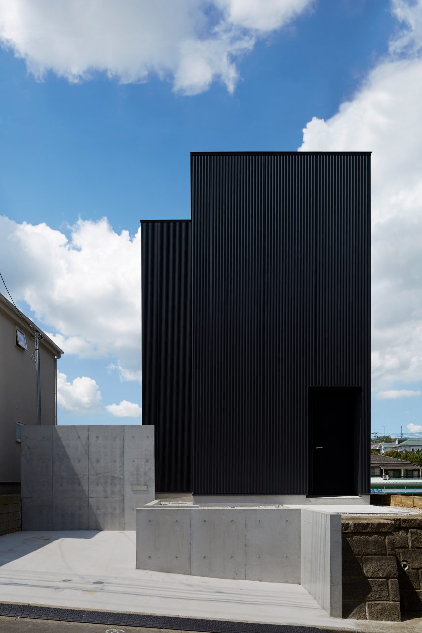 Black box house by TakaTina