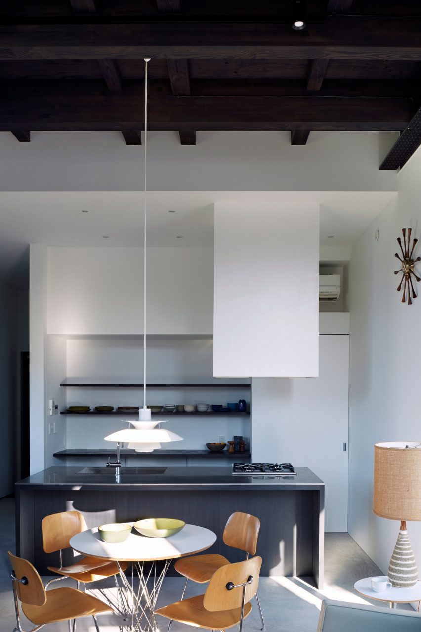 Black box house by TakaTina