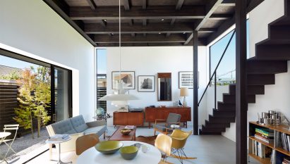 Black box house by TakaTina