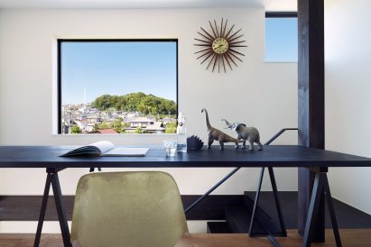 Black box house by TakaTina