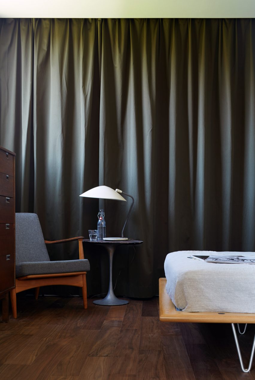 Black box house by TakaTina