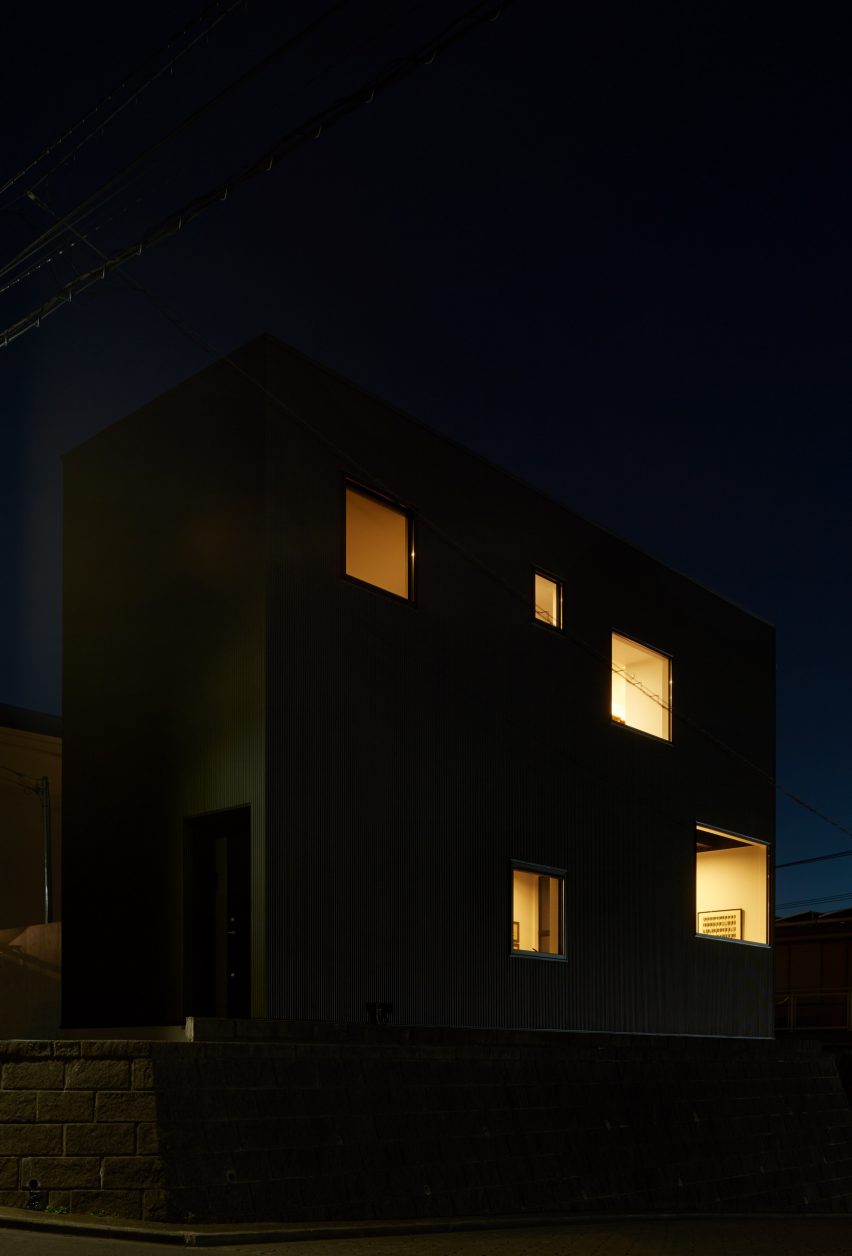 Black box house by TakaTina