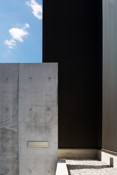 Black box house by TakaTina