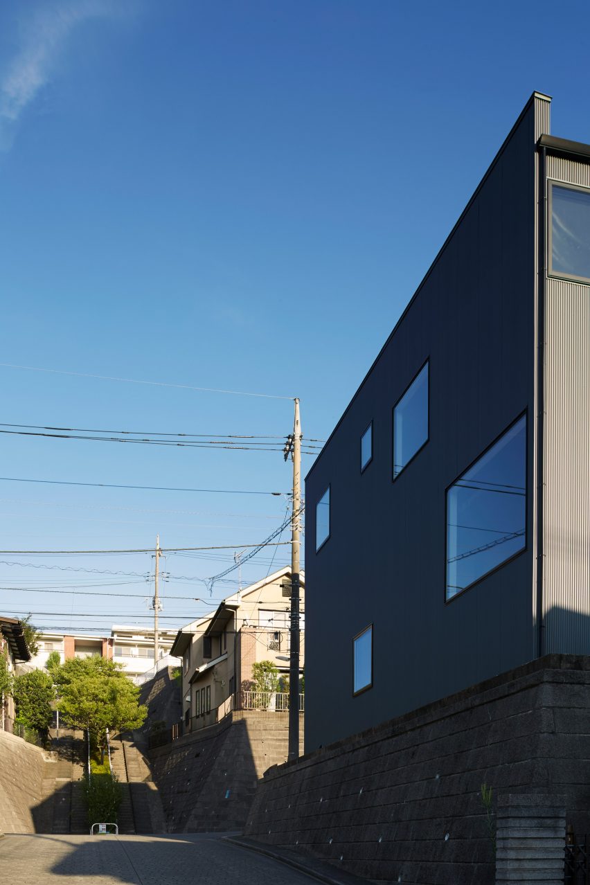 Black box house by TakaTina