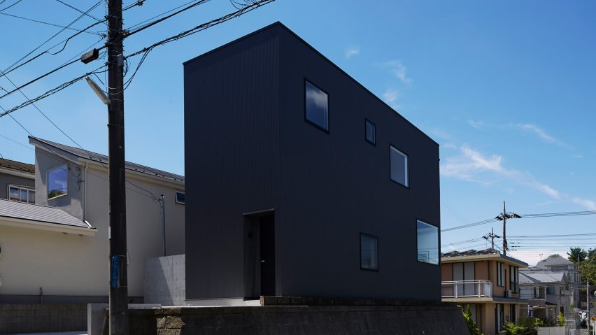 Black box house by TakaTina