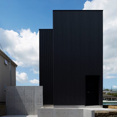Black box house by TakaTina