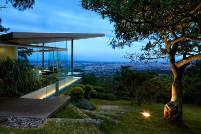 Estancia y Ficus by Cañas Arquitectos