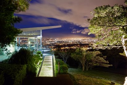 Estancia y Ficus by Cañas Arquitectos