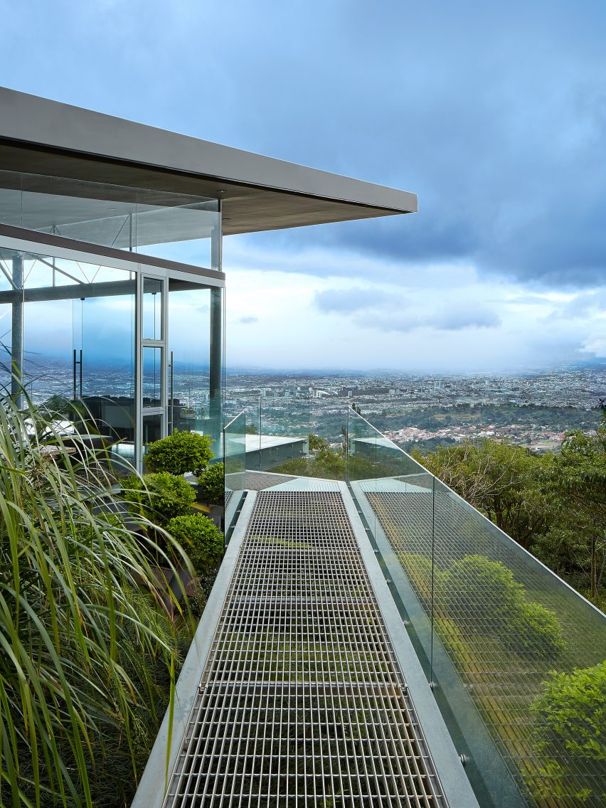 Estancia y Ficus by Cañas Arquitectos
