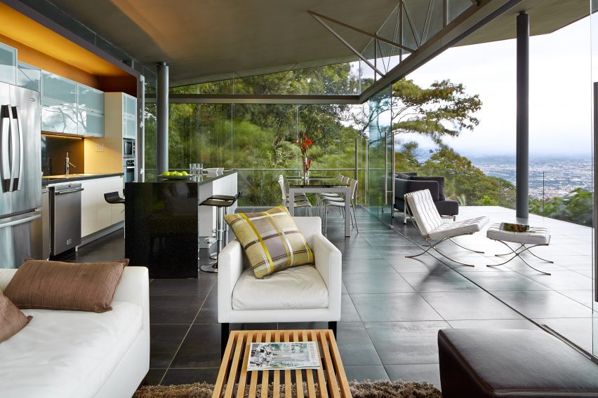 Estancia y Ficus by Cañas Arquitectos