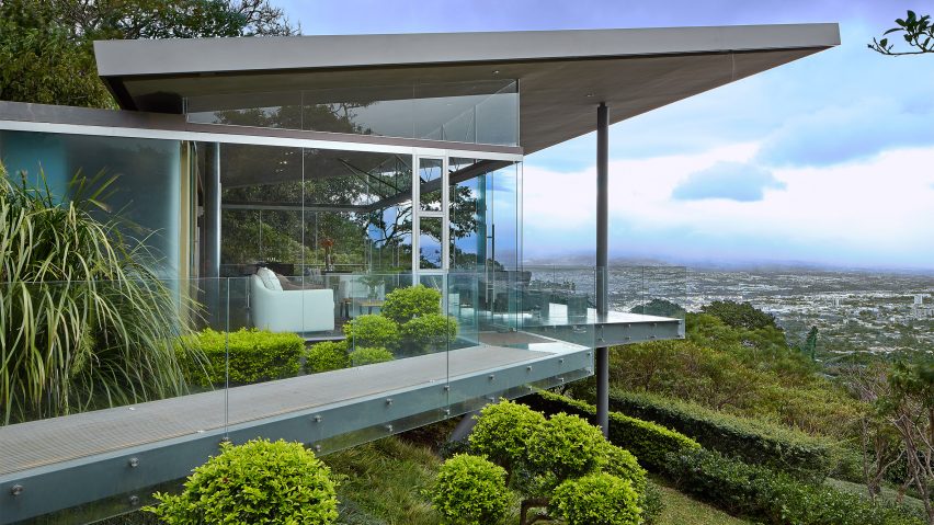 Estancia y Ficus by Cañas Arquitectos