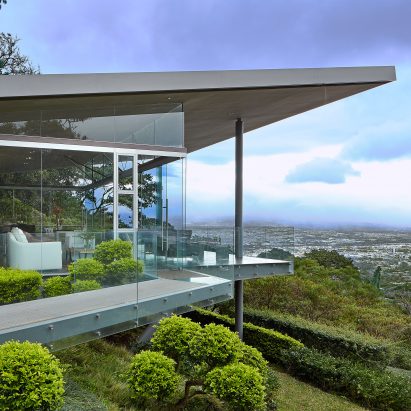 Estancia y Ficus by Cañas Arquitectos
