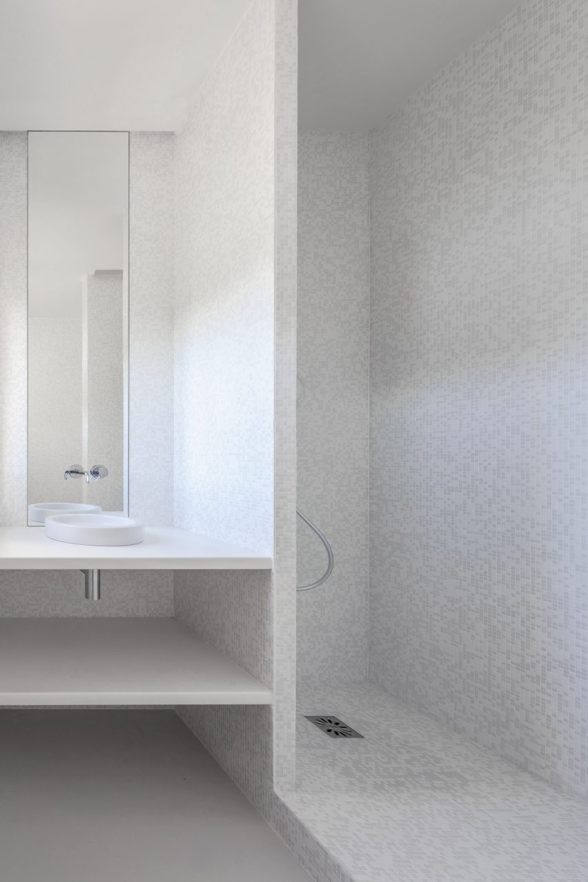 Benoit & Roselyne house by Dixneufcentquatrevingtsix