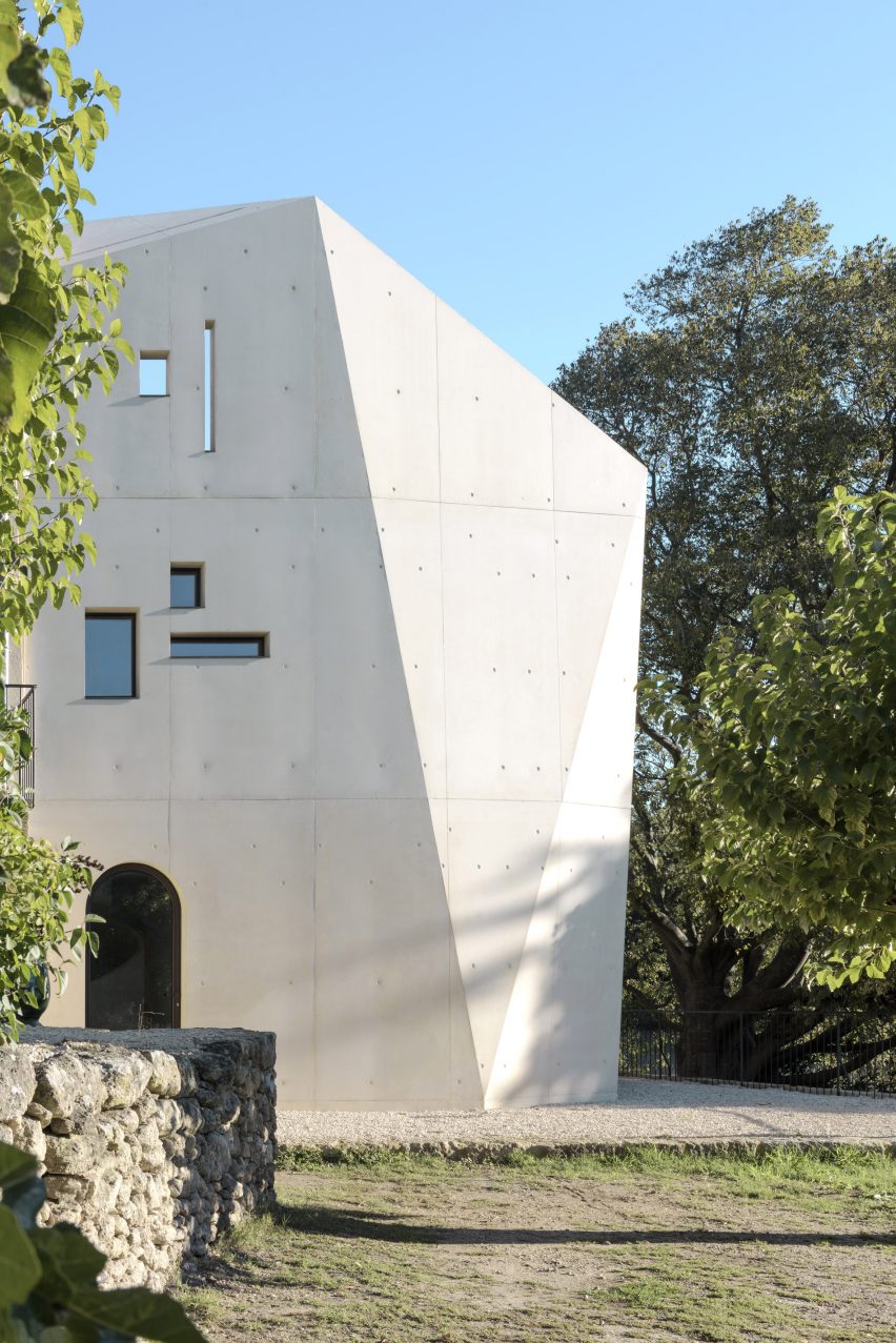 Benoit & Roselyne house by Dixneufcentquatrevingtsix